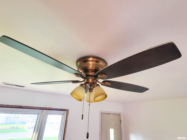 225 Hickory St, House other with 2 bedrooms, 1 bathrooms and null parking in Flora IL | Image 12