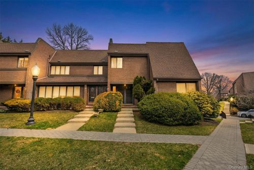 63 Acorn Ponds Dr, Roslyn, NY, 11576-2820 | Card Image