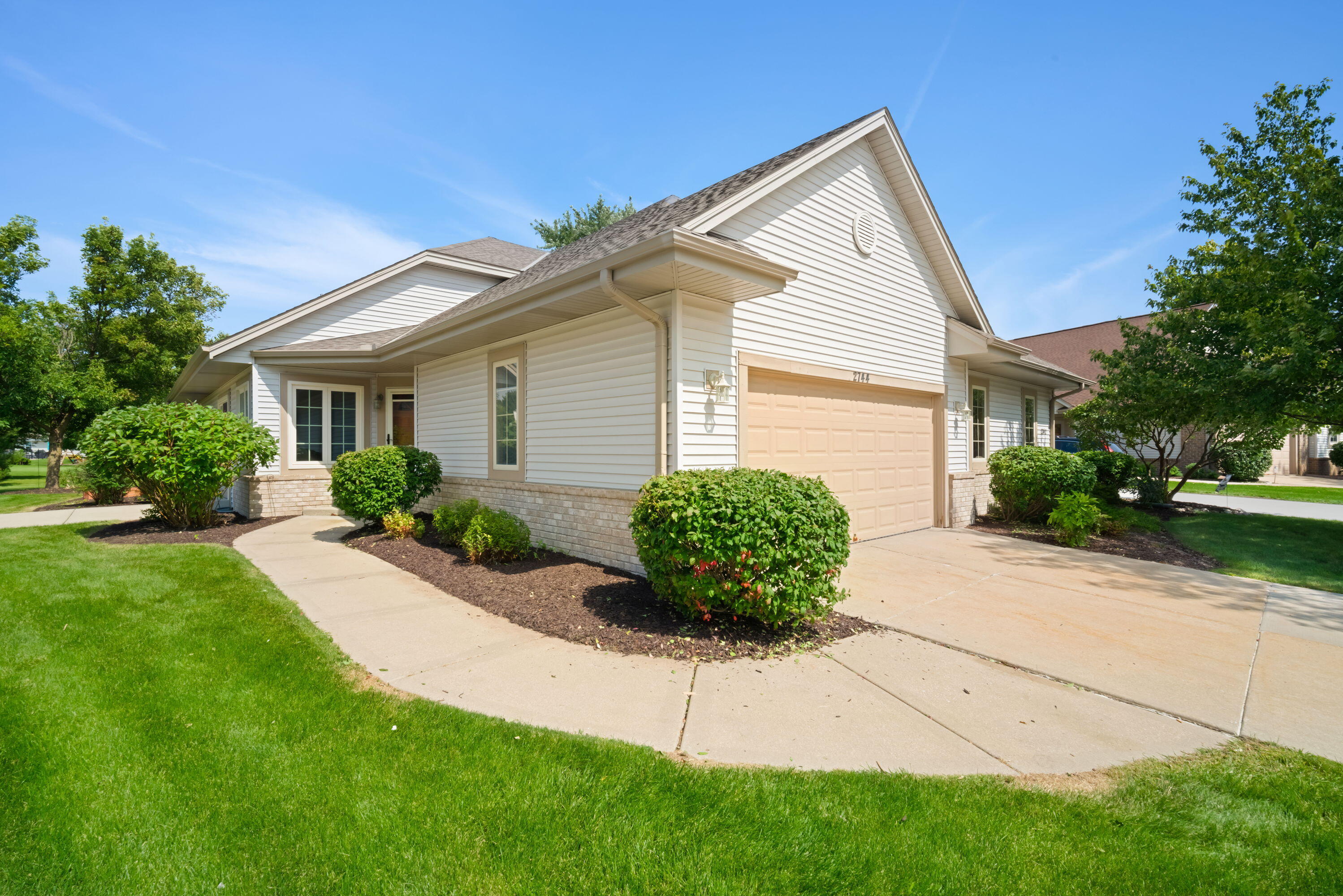 Sandra Ln, Waukesha, WI 53188