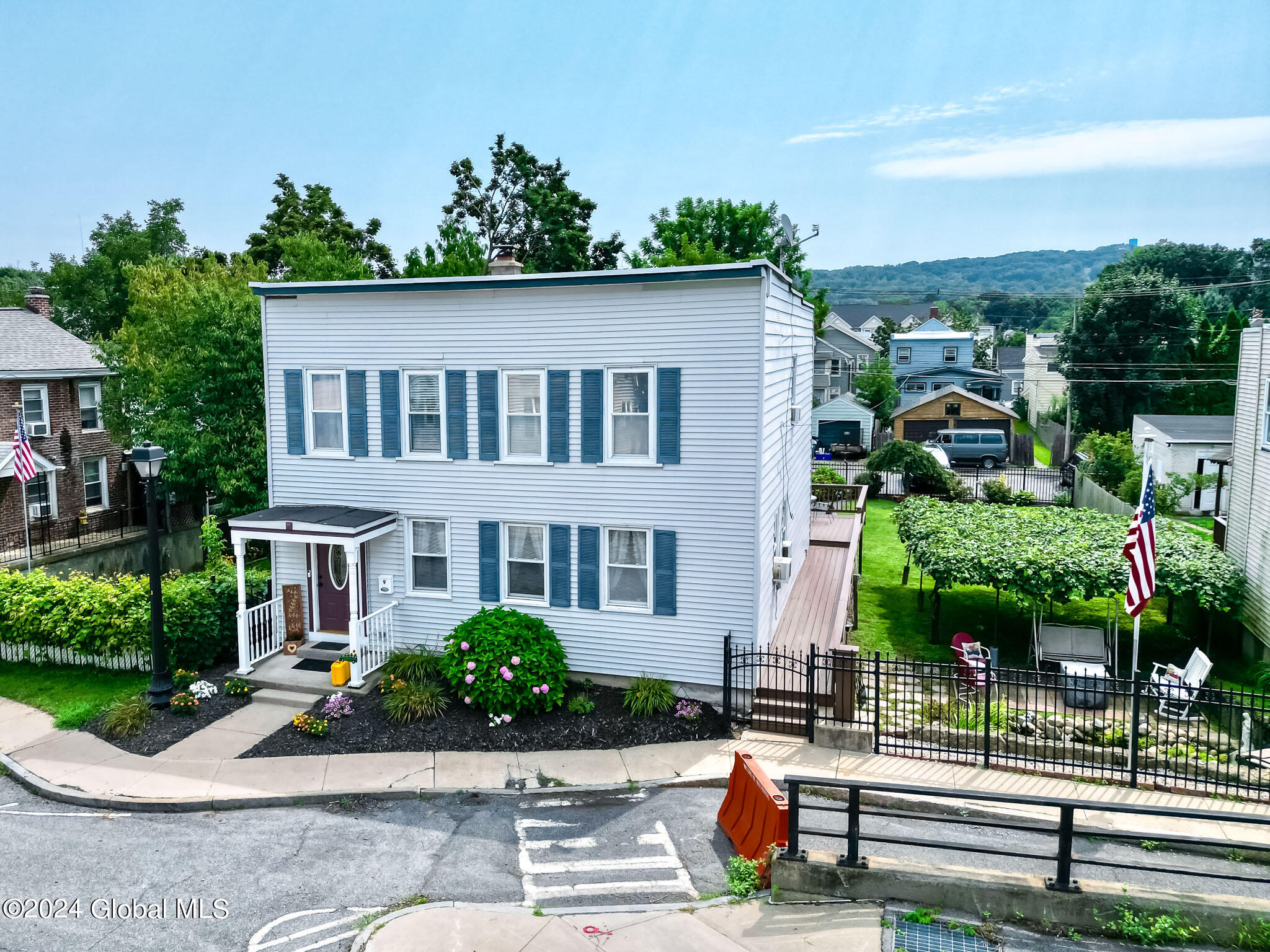 2nd St, Waterford, NY 12188