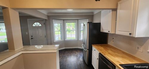 18580 Kingsville St, Detroit, MI, 48225-2136 | Card Image