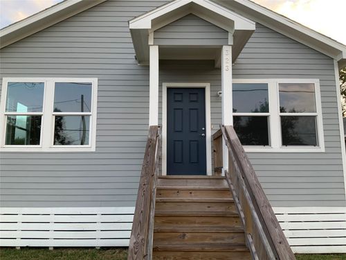 323 E Murrill St, Baytown, TX, 77520-5011 | Card Image