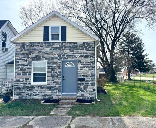 207 E Mill St, Circleville, OH, 43113-1915 | Card Image