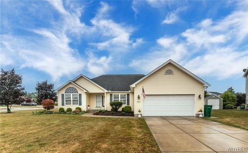 4625 Ridge Way, Hamburg, NY, 14075-1129 | Card Image