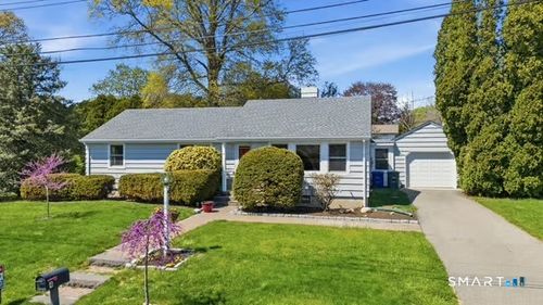 4 Judson Ave, Mystic, CT, 06355-2226 | Card Image