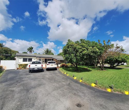 7561 Meridian St, Miramar, FL, 33023-4770 | Card Image