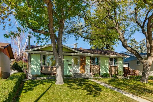 360 Malvern Close Ne, Calgary, AB, T2A4W7 | Card Image