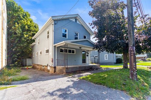 121 Geneva St, Lyons, NY, 14489-1318 | Card Image