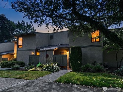 a5-10011 Ne 138th Pl, Kirkland, WA, 98034-1901 | Card Image