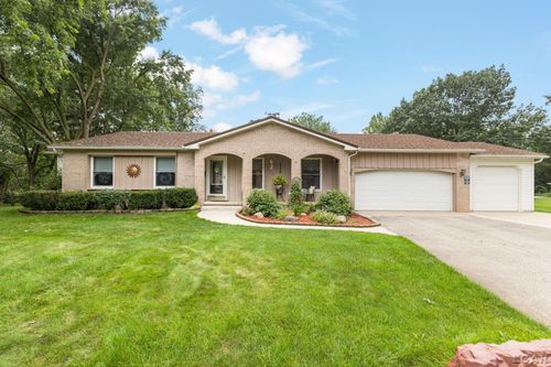 4328 Radcliffe Ct, Adrian, MI, 49221-9323 | Card Image