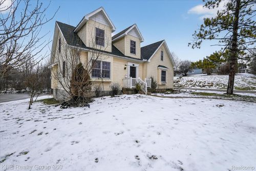 407 Center St, Clio, MI, 48420-1166 | Card Image