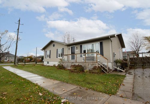 141 Cambridge St, Goderich, ON, N7A2Y5 | Card Image