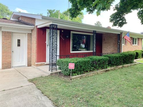 4425 Old Colony Dr, Flint, MI, 48507-3537 | Card Image