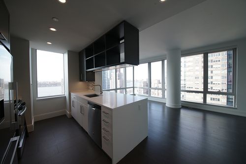 19a-555 10th Ave, New York, NY, 10018-0132 | Card Image