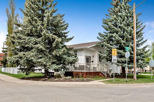 815 3 St Sw, High River, AB, T1V1B4 | Card Image