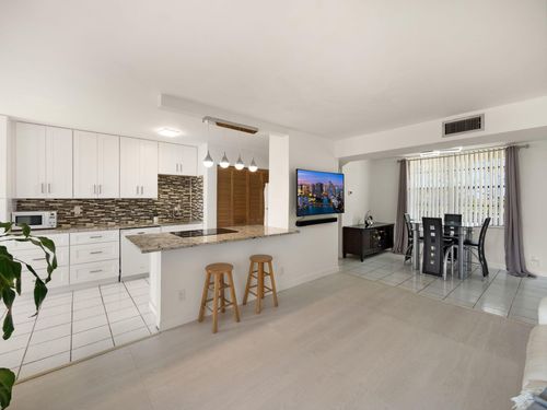 apt-402-3550 Blue Lake Dr, Pompano Beach, FL, 33064-2025 | Card Image