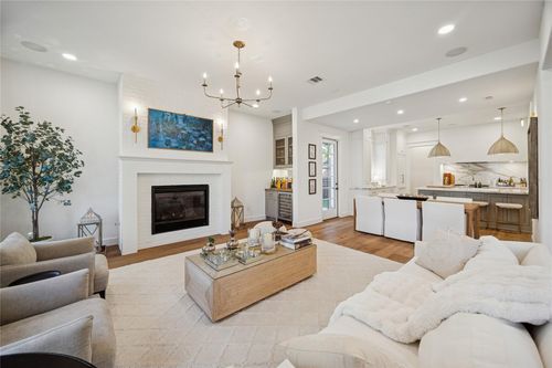 a-2031 Sheridan St, Houston, TX, 77030-2105 | Card Image