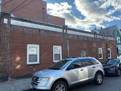 82 Sacramento St, Somerville, MA, 02143-3777 | Card Image