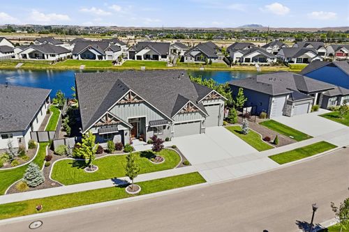 239 S Eagle Rd, Eagle, ID, 83616-5907 | Card Image