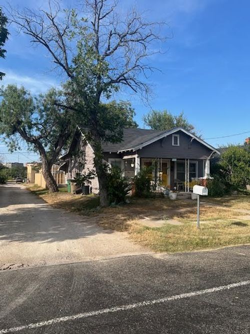 210 W Avenue B, San Angelo, TX, 76903-6810 | Card Image