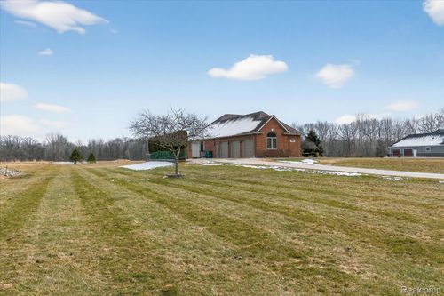 5585 Leah Ln, Almont, MI, 48003-9665 | Card Image