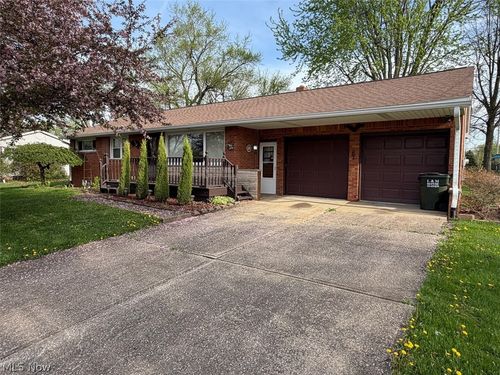 239 Fairview St, Louisville, OH, 44641-2216 | Card Image