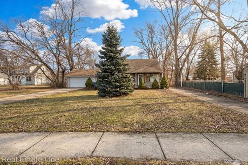 23340 Cunningham Ave, Warren, MI, 48091-3177 | Card Image