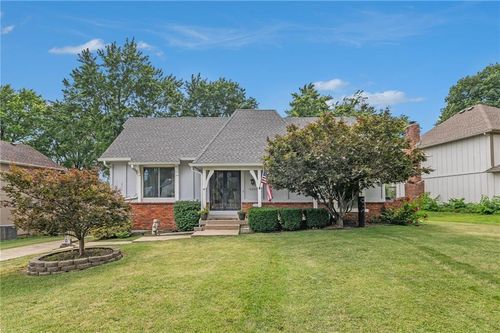 10226 Gillette St, Lenexa, KS, 66215-1740 | Card Image
