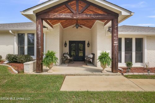 301 Calumet Dr, Madison, MS, 39110-8692 | Card Image