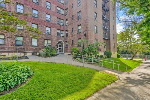 2f-141-10 25 Road, New York, NY, 11354 | Card Image