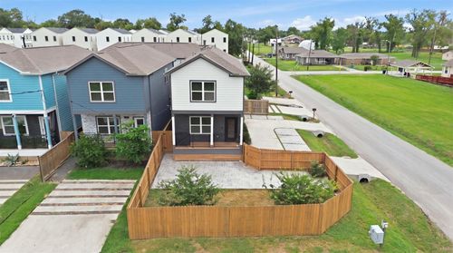 1847 Dewalt St, Houston, TX, 77088-4817 | Card Image