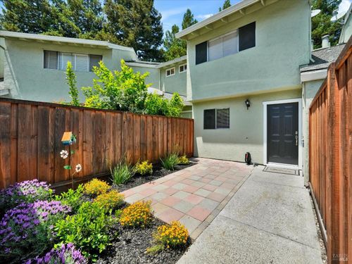 576 Racquet Club Cir, Rohnert Park, CA, 94928-2534 | Card Image