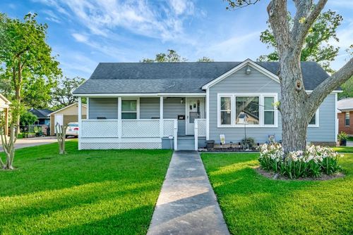 820 Meadow Ln, Wharton, TX, 77488-3312 | Card Image
