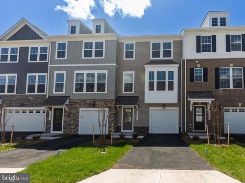 10512 Hinton Way, MANASSAS, VA, 20112-2439 | Card Image