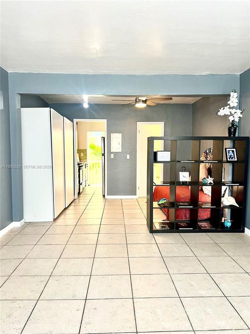 apt-5-835 Meridian Ave, Miami Beach, FL, 33139-5756 | Card Image