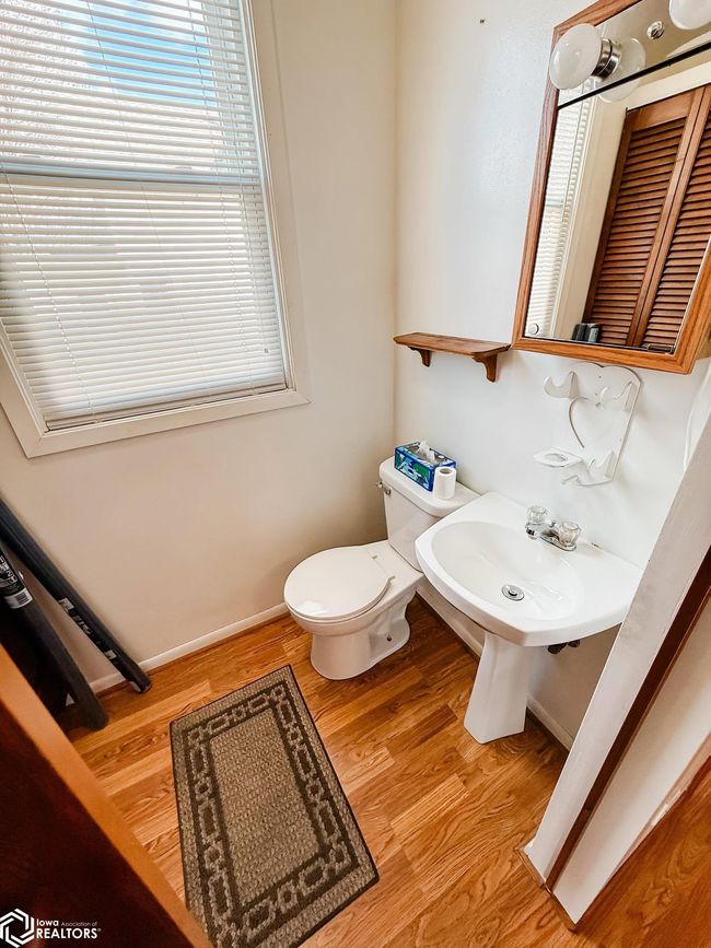 415 S Garfield Ave, Home with 4 bedrooms, 2 bathrooms and 2 parking in Burlington IA | Image 12