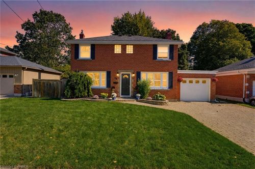 38 Admiral Rd, Brantford, ON, N3R1L6 | Card Image