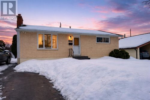 221 Cedar Ave, Thunder Bay, ON, P7B4V4 | Card Image