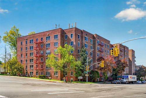 4p-241-20 Northern Blvd, Little Neck, NY, 11362-1013 | Card Image
