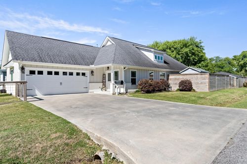 2304 Avenue F, Nederland, TX, 77627 | Card Image