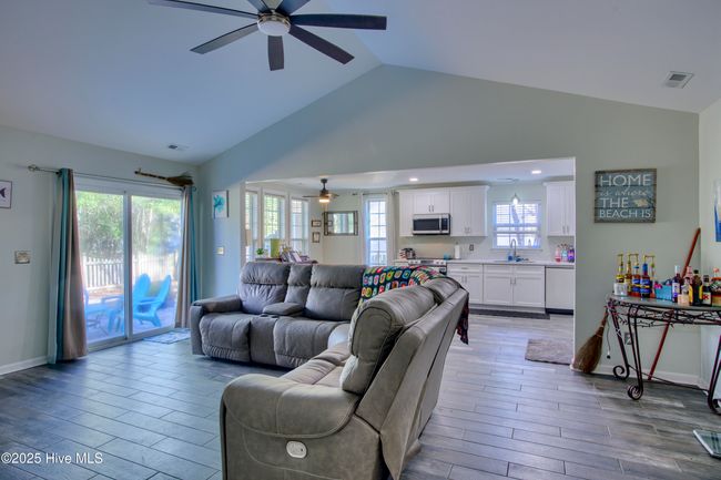 1752 Chadwick Shores Dr, House other with 3 bedrooms, 2 bathrooms and 2 parking in Sneads Ferry NC | Image 10