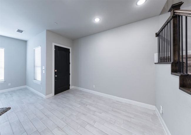 1571 Windermere Way, Townhouse with 3 bedrooms, 3 bathrooms and null parking in Farmers Branch TX | Image 8