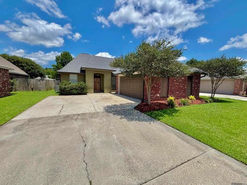 10073 Chanel Dr, Denham Springs, LA, 70706-2043 | Card Image