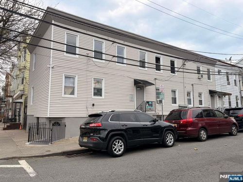 47 Downing St, Newark, NJ, 07105-2395 | Card Image