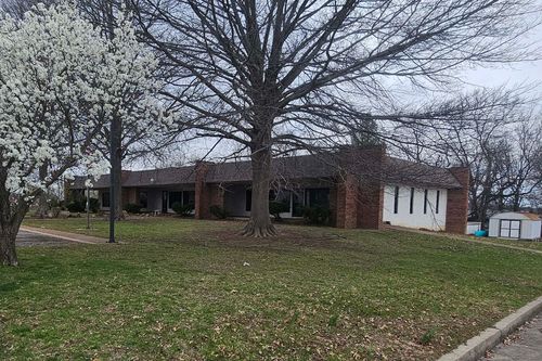 100 Chet Jac Dr, Holts Summit, MO, 65043-1591 | Card Image