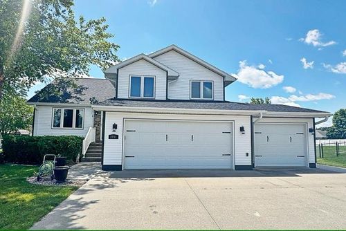 2711 Walnut Cir, Fort Dodge, IA, 50501-8802 | Card Image