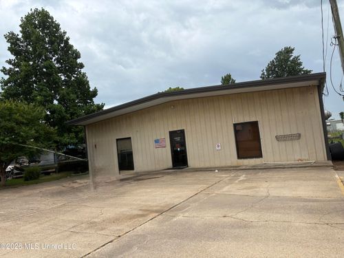 624 Center Park Ln, Yazoo City, MS, 39194-9072 | Card Image