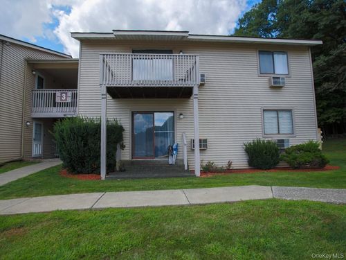 226 Concord Ln, Middletown, NY, 10940-6655 | Card Image