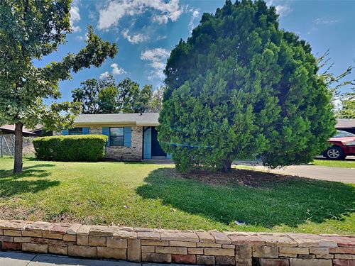 2116 Crockett Dr, Carrollton, TX, 75006-7608 | Card Image