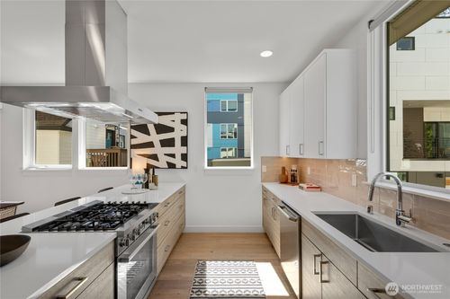 1431 22nd Ave, Seattle, WA, 98122-2909 | Card Image